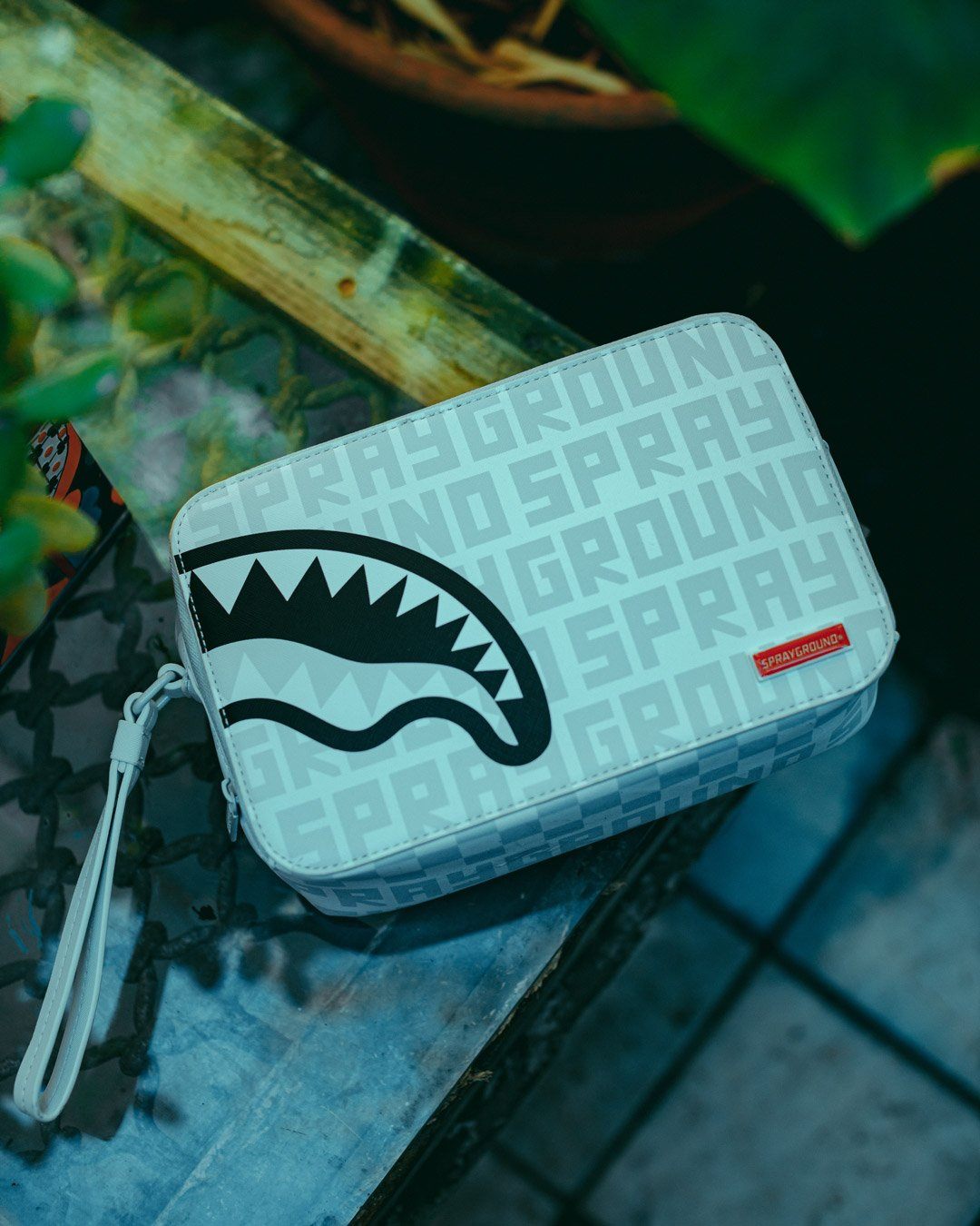 SPLIT THE CHECK PEARL TOILETRY BAG - Image 12