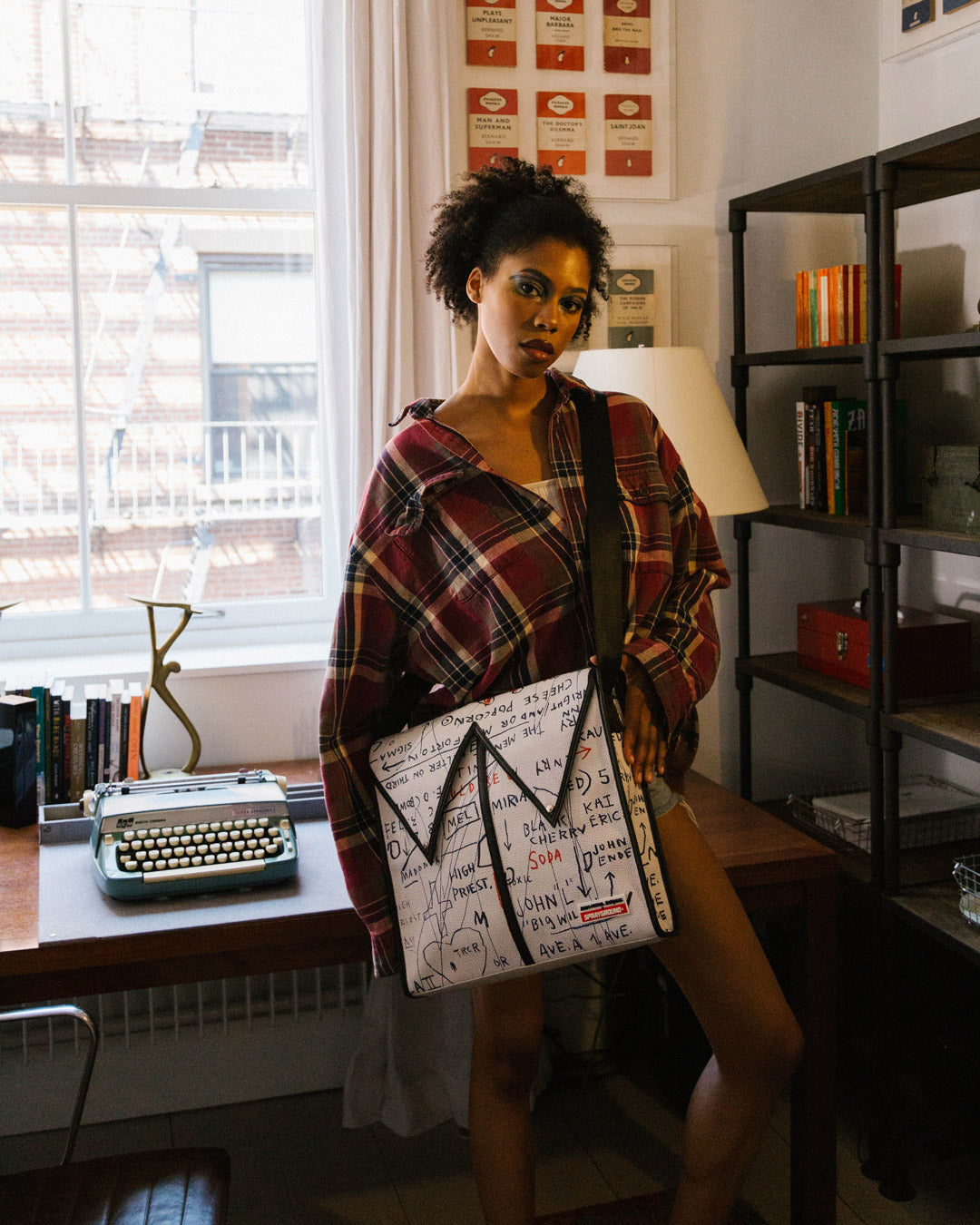 OFFICIAL BASQUIAT UNTITLED CHEESE POPCORN 1983 SLING MESSENGER - Image 4