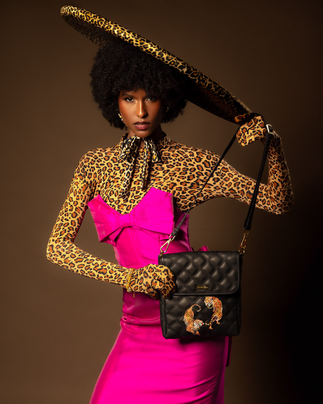 CATWALK CURRENCY MESSENGER SLING BAG - Image 4