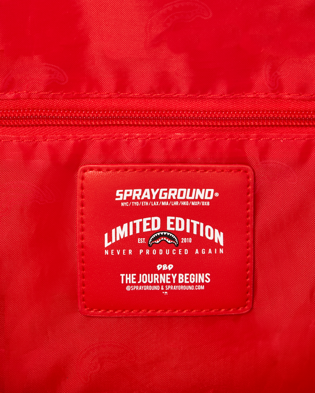 SHARK CHECK WHITE DUFFLE - Image 15