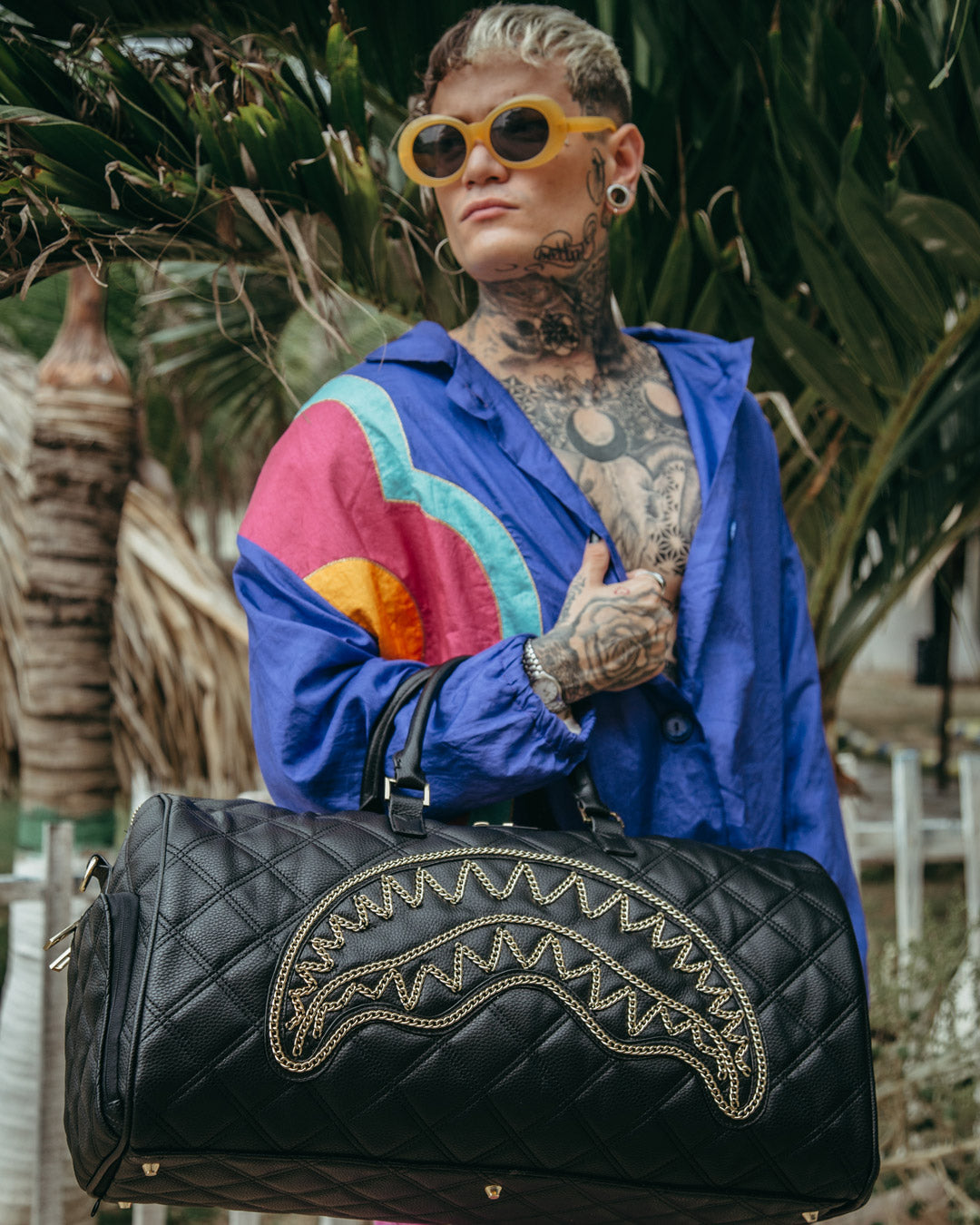 NOIR QUILT GOLD CHAIN SHARK DUFFLE - Image 2