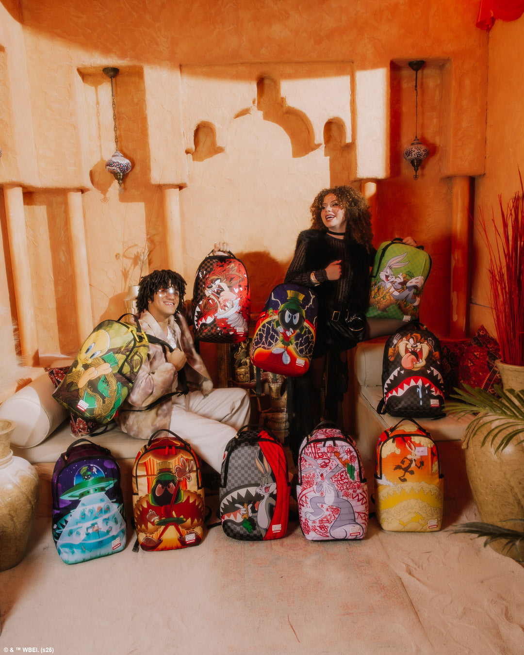 LOONEY TUNES BUGS BILLIONAIRE DLXR BACKPACK - Image 6