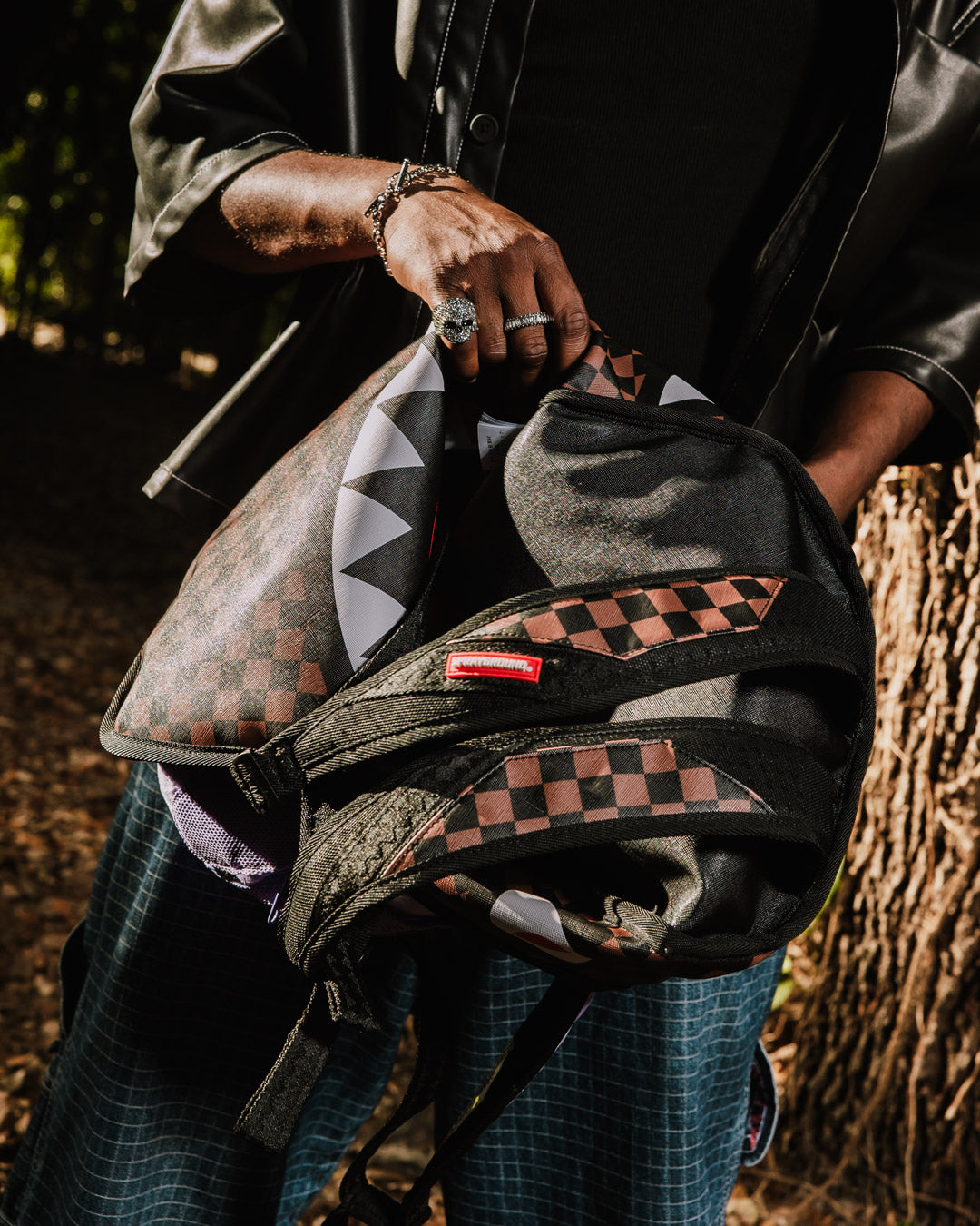 NOOO WAY A REVERSIBLE BACKPACK - PURPLE VELOUR TO OG SHARKS IN PARIS BACKPACK - Image 10